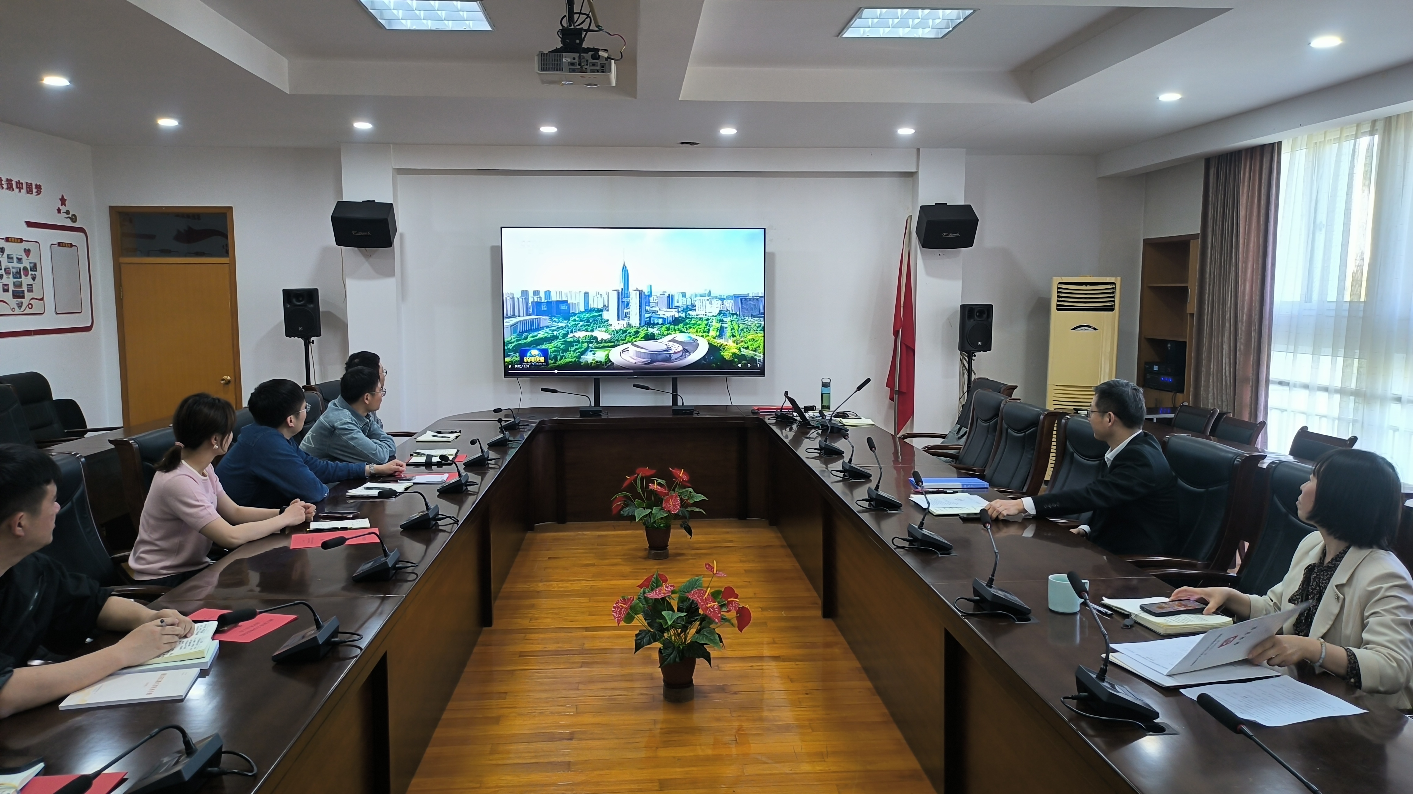 党委委员和支部书记集体观看深入八项规定学习教育视频2025.4.14.jpg